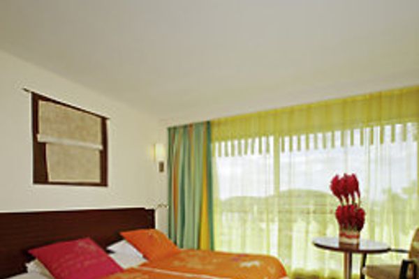 Sofitel Tahiti Maeva Beach Resort (Outu Maoro)